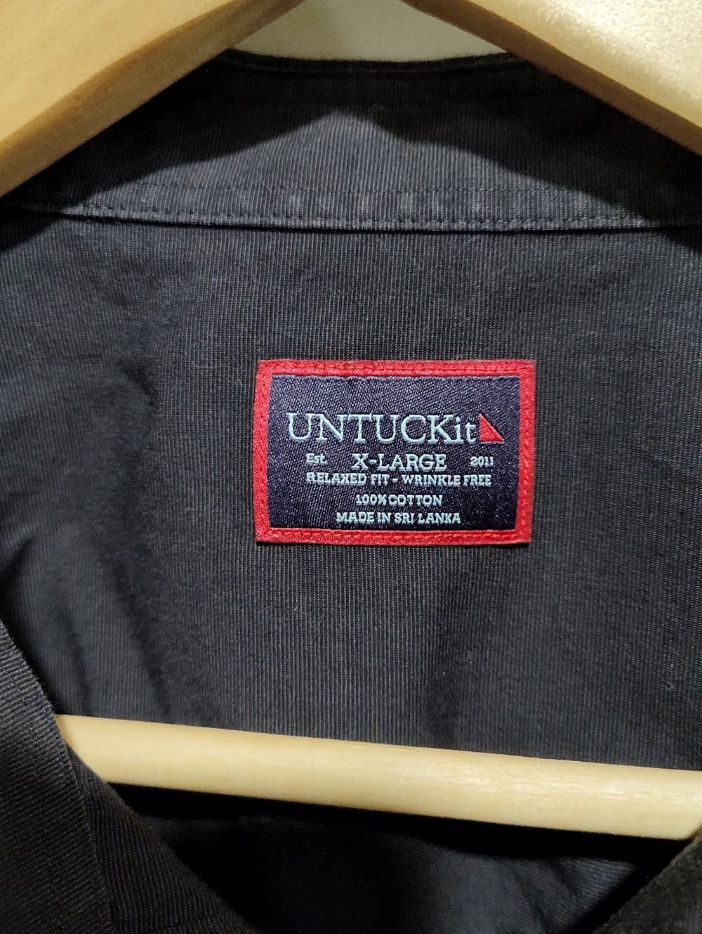 UNTUCKit Men's Shirt XL Relaxed Fit Black Wrinkle Free 100% Cotton Button Down - Picture 7 of 9
